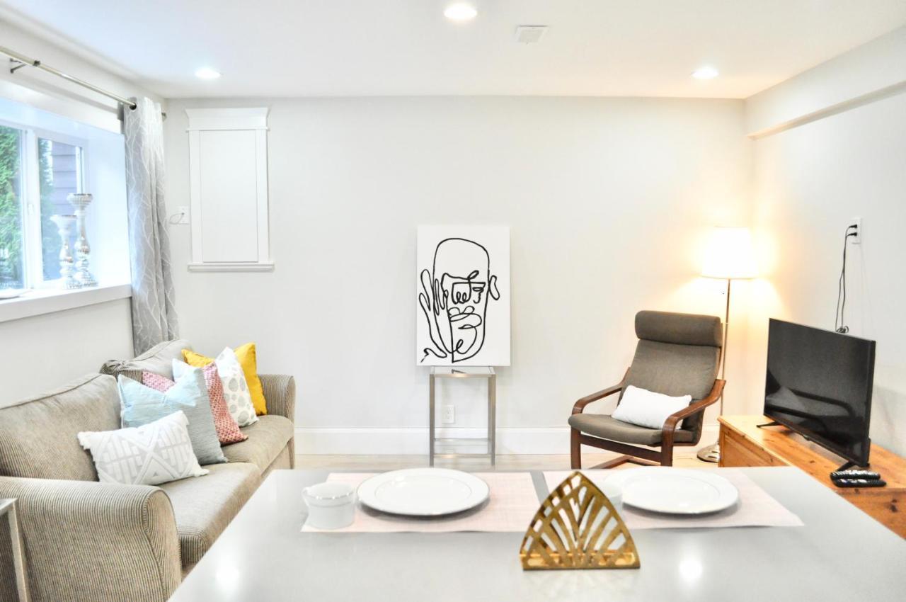 Stylish 1 Bedroom Suite In North Vancouver 10 Mins Ski מראה חיצוני תמונה